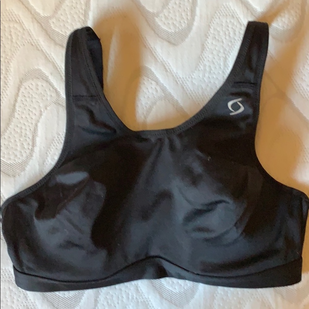 Black sports bra